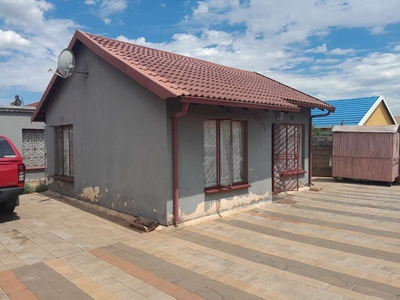 House For Sale in Vosloorus & Ext