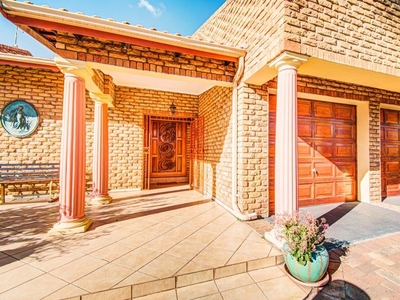 Spacious 3 bed cluster in Glen Marais, Kempton Park - perfect for a growing family!