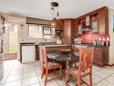 Townhouse For Sale in Chancliff Ridge