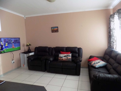 Townhouse For Sale in Kalkfontein