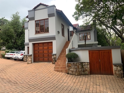 Townhouse For Sale in Parktown