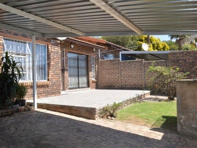 Townhouse Rental Monthly in Buccleuch