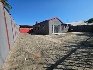 875m² Business For Sale in Lower Bo-dorp