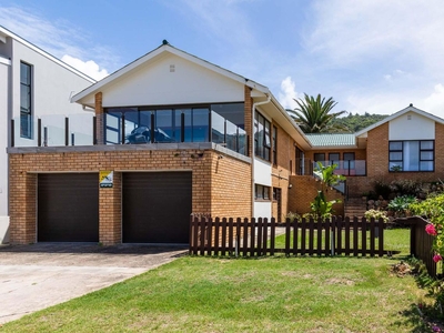 4 Bedroom House For Sale in Outeniqua Strand