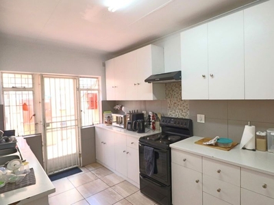 Beautiful and Stunning 3 bed 2 bath Simplex Townhouse for sale in Bryanston.