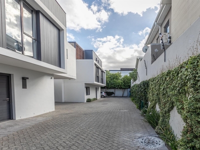 Townhouse For Sale in Newlands