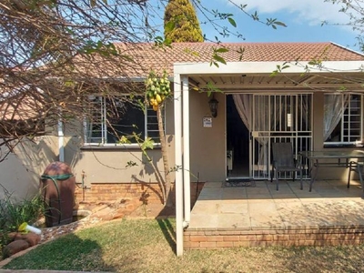 2 Bedroom townhouse - sectional rented in Sonneglans, Randburg