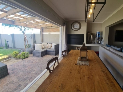 3 Bedroom Freehold For Sale in Brackenfell South