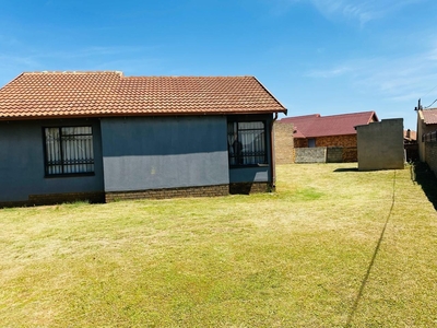 House For Sale in Tsakane Ext 1