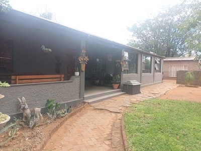 4 Bedroom House For Sale in Kuruman