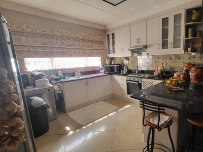 2 bedroom house for sale in Aerorand