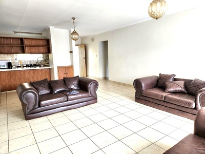 2 Bedroom Apartment / flat to rent in Langenhovenpark - 12 Princess Gardens - 8 Elias Motsoaledi Street