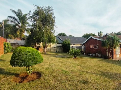 3 Bedroom House For Sale in Hayfields