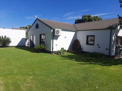Modern 3 Bedroom Townhouse to rent in Vaalpark