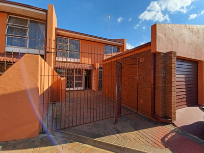 THE TOWNHOUSE YOU ARE LOOKING FOR IN VANDERBIJLPARK, SW1 - PRICE NEGOTIABLE