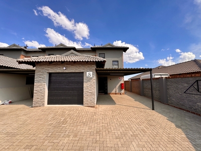 Townhouse To Rent in Secunda Central