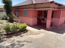3 Bedroom House For Sale in Lotus Gardens