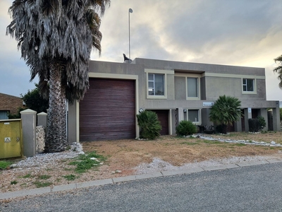 5 Bedroom House Sold in Yzerfontein