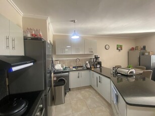 2 bed apartment palm lakes estate