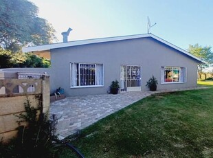4 Bedroom smallholding for sale in Bloemdal, Bloemfontein