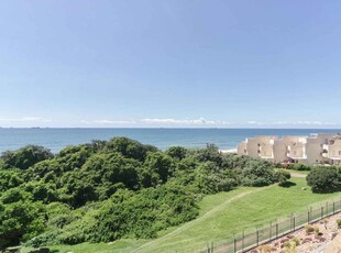 Beautiful unobstructed sea views from this three bedroom, three bathroom (2 en-suite) townhouse.