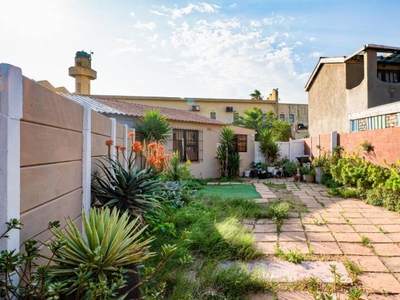 2 Bedroom semi-detached sold in Steenberg, Cape Town
