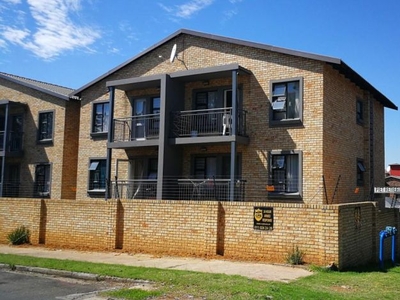 2 Bedroom townhouse - sectional to rent in Alberton North