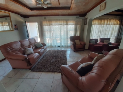 6 Bedroom House For Sale in Mabopane
