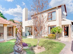 3 Bedroom House For Sale in Douglasdale