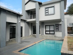 3 Bedroom House To Let in Silver Lakes Golf Estate