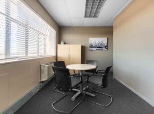 All-inclusive access to professional office space for 4 persons in Regus Port Elizabeth. Rent this space for 12-months, get 3 months extra FREE