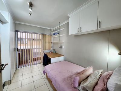 2 Bedroom Apartment For Sale in Universitas