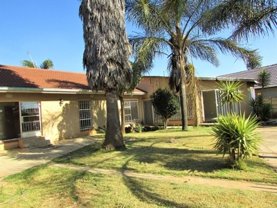 3 Bedroom House For Sale in Westonaria