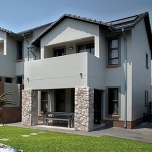 3 Bedroom Townhouse in the popular luxurious security complex RIVERBEND ESTATE - Kyalami Hills Estate