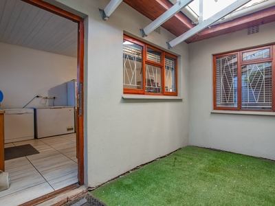 5 bedroom single-storey house for sale in Paarl