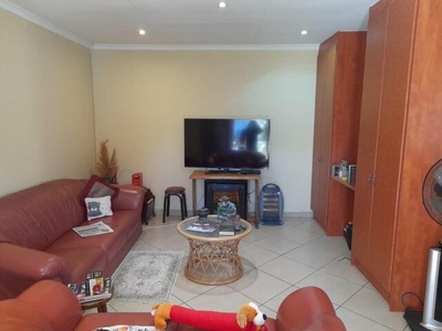 Apartment For Rent In Lakeview, Johannesburg