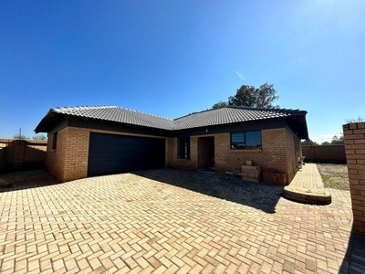 House For Sale In Baillie Park, Potchefstroom