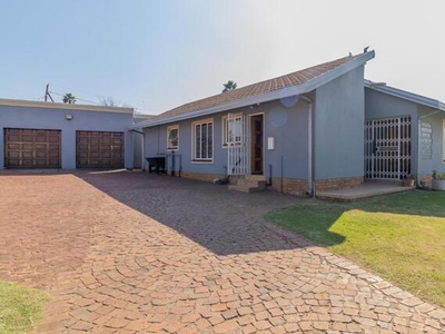 House For Sale In Dalpark Ext 11, Brakpan