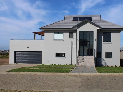 House For Sale In Kidds Beach, East London