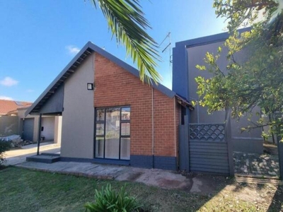 House For Sale In Raceview, Alberton