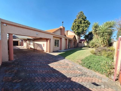 House For Sale In Robertsham, Johannesburg