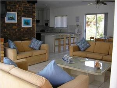 Jeffreys Bay Holiday Home across the road from the beach - Jeffreys Bay