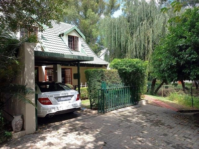 Townhouse For Sale In Halfway Gardens, Midrand