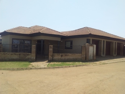 6 Bedroom House For Sale in Mamelodi East