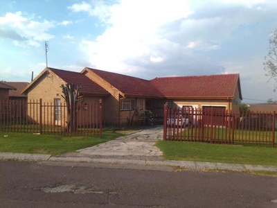 House For Sale In Kinross, Secunda