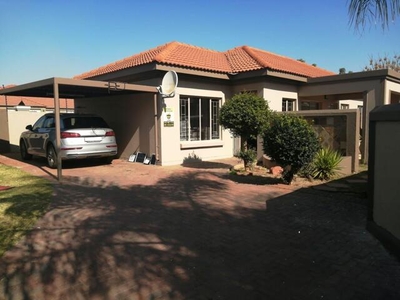 Townhouse For Rent In Doornpoort, Pretoria