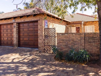 Townhouse For Sale In Willowbrook, Roodepoort