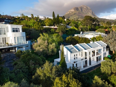 4 Bedroom House For Sale in Helderberg Estate