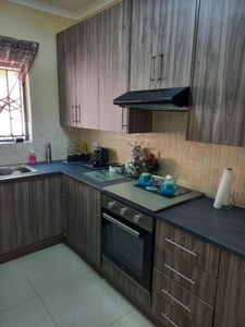 Apartment For Rent In Hurlyvale, Edenvale