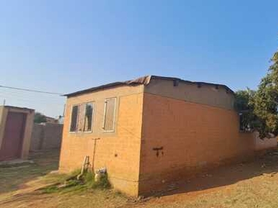 House For Sale In Mohlakeng, Randfontein